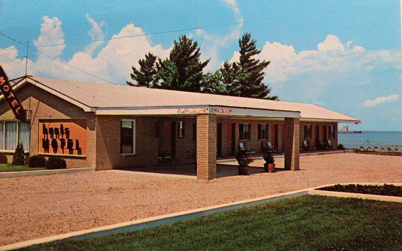 Northwinds Motel (Hunts Motel) - Vintage Postcard Hunts